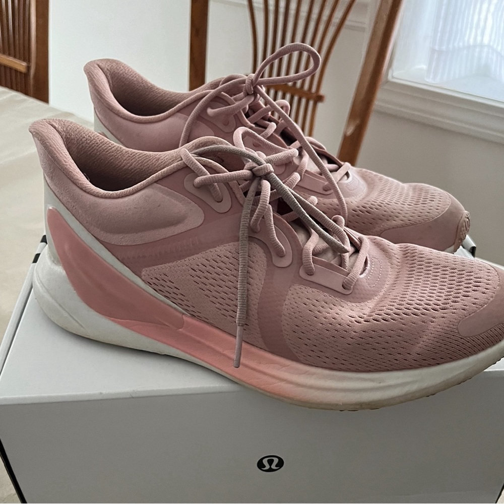 W BlissFeel Run Lululemon sneakers size 9